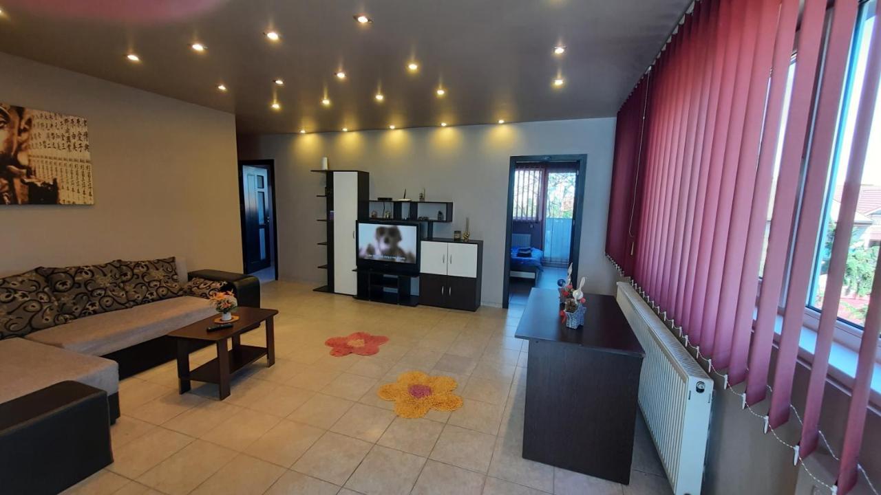Spacious, Modern Condo In New Villa - Sleeps 6 Бухарест Экстерьер фото