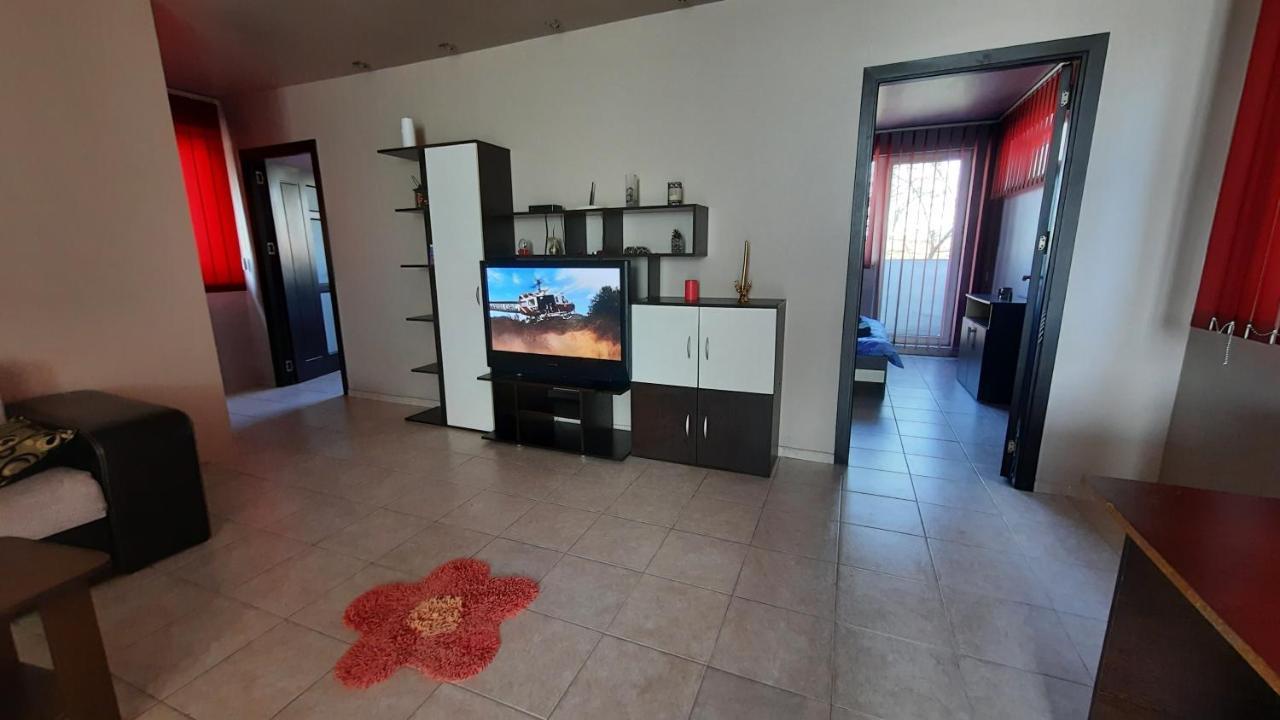 Spacious, Modern Condo In New Villa - Sleeps 6 Бухарест Экстерьер фото