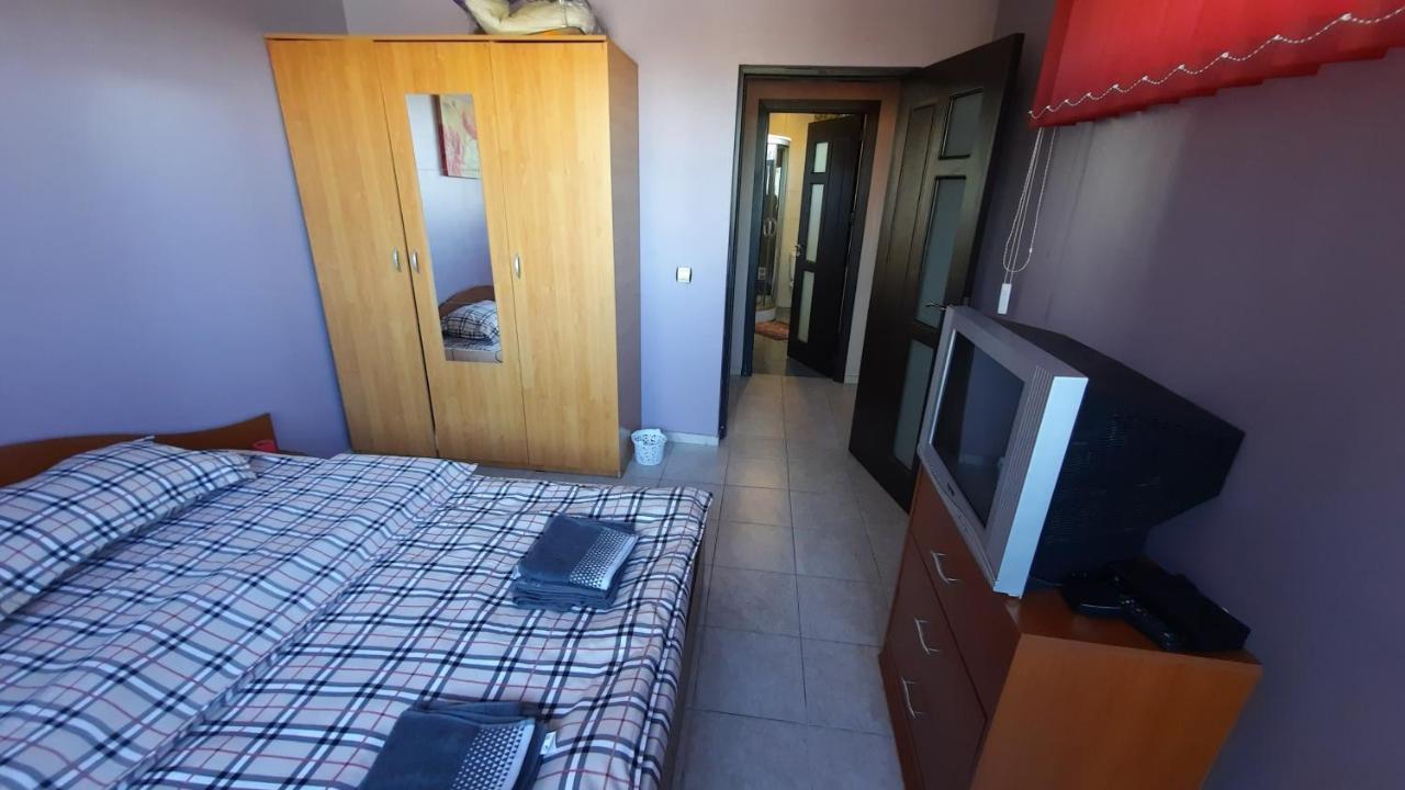 Spacious, Modern Condo In New Villa - Sleeps 6 Бухарест Экстерьер фото