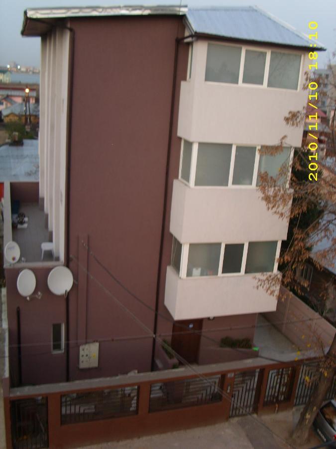 Spacious, Modern Condo In New Villa - Sleeps 6 Бухарест Экстерьер фото